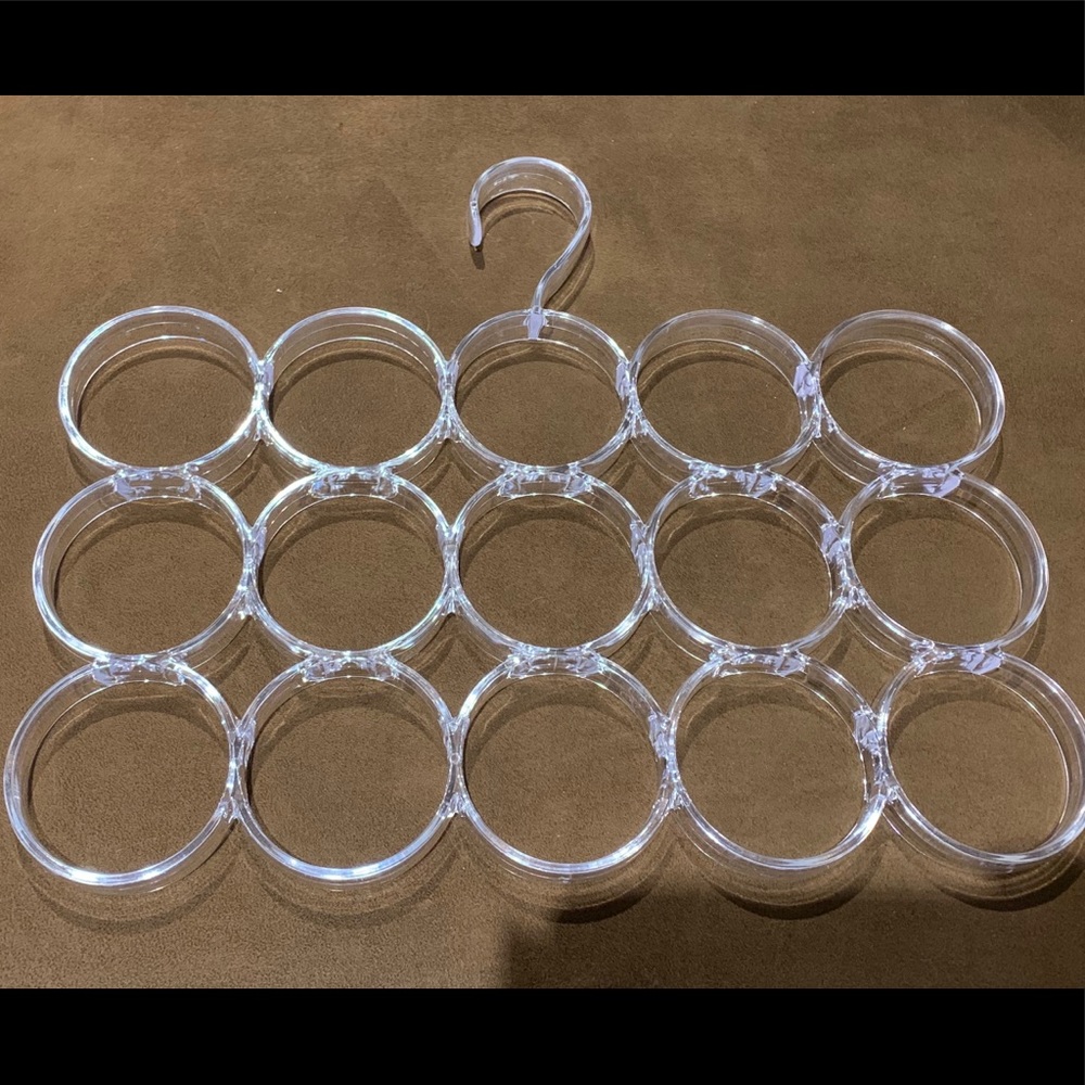 Scarf Hanger. Organize 20+ scarfs!
